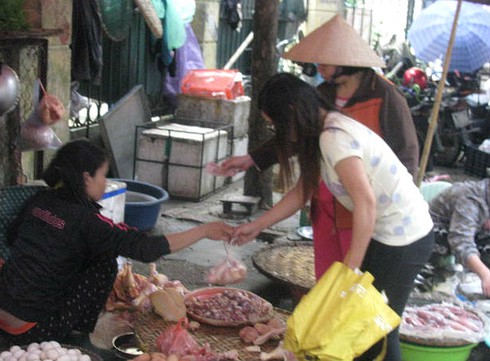 Chợ gà mùa dịch: