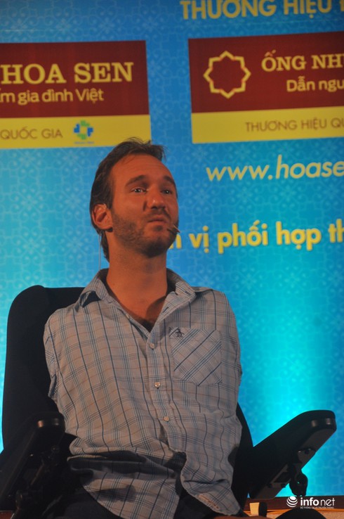 Nick Vujicic “truyền lửa” cho sinh viên đại học Quốc gia Hồ Chí Minh - ảnh 1