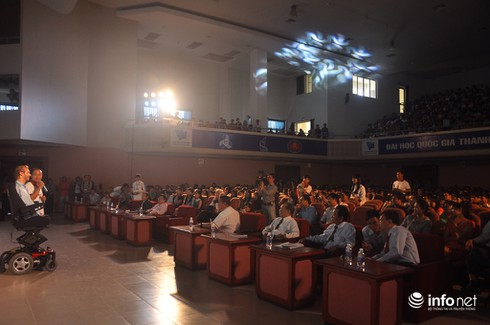 Nick Vujicic “truyền lửa” cho sinh viên đại học Quốc gia Hồ Chí Minh - ảnh 3