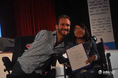 Nick Vujicic “truyền lửa” cho sinh viên đại học Quốc gia Hồ Chí Minh - ảnh 2