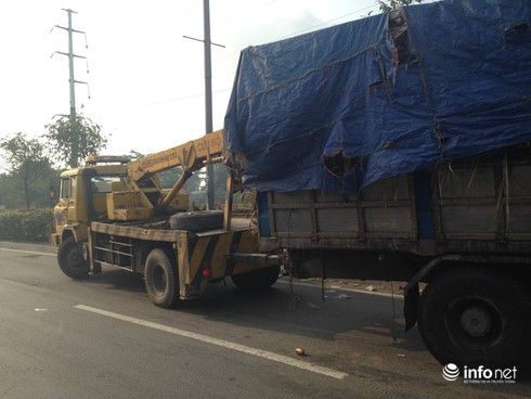 Xe tải chở mía vỡ toác đầu vì húc vào đuôi container - ảnh 3