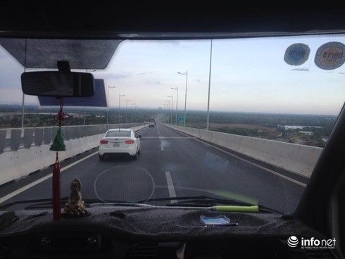 Tai nạn nghiêm trọng trên cao tốc hiện đại nhất Việt Nam - ảnh 1