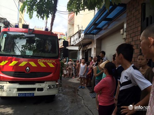 Phá cửa nhà đang cháy để cứu bé gái 8 tuổi - ảnh 2