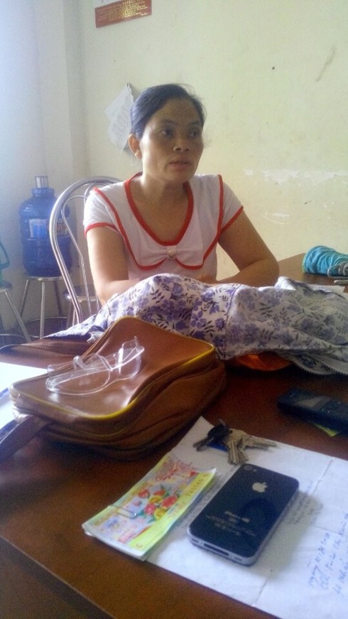 “Hiệp sĩ” bắt tại trận nữ quái lừa bán iPhone dỏm - ảnh 1