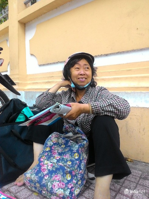 Sợ con mất ngủ, bố sẵn sàng làm