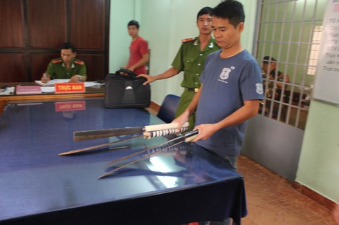 Vụ gần 100 kẻ dao kiếm trước quán bar MTM: Tạm giữ 5 đối tượng - ảnh 1