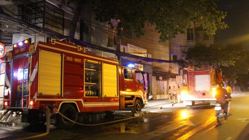 TP.HCM: Cháy khách sạn, 5 người bị ngạt khói - ảnh 2