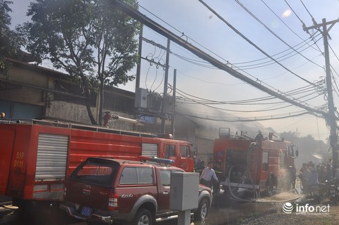 TP.HCM: Cháy lớn ở Bến Bình Đông, 1 người mất tích trong biển lửa - ảnh 9