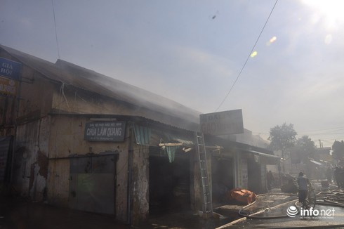 TP.HCM: Cháy lớn ở Bến Bình Đông, 1 người mất tích trong biển lửa - ảnh 11