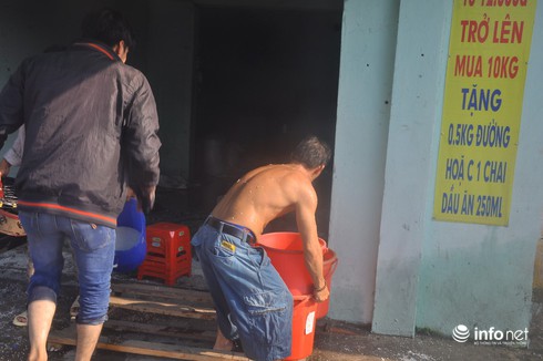 TP.HCM: Cháy lớn ở Bến Bình Đông, 1 người mất tích trong biển lửa - ảnh 4