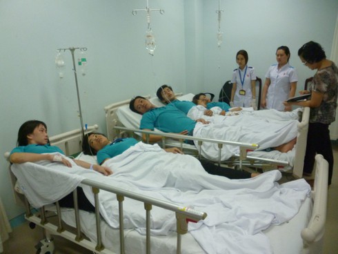 Công nhân bị ngộ độc hàng loạt sau khi ăn cơm với trứng hấp - ảnh 1