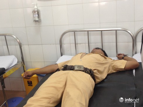 Tài xế xe tải đạp CSGT xuống đường khai gì? - ảnh 2