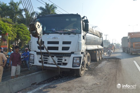 TP.HCM: Hai sự cố giao thông khiến đường kẹt cứng - ảnh 3