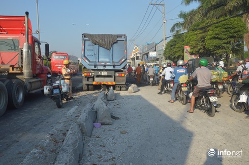 TP.HCM: Hai sự cố giao thông khiến đường kẹt cứng - ảnh 4