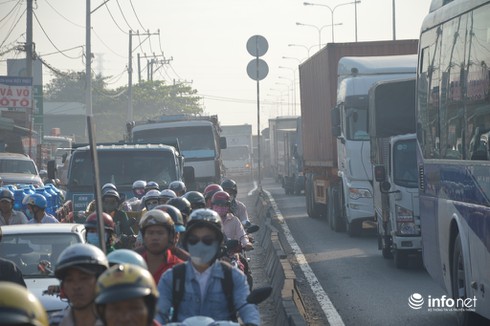 TP.HCM: Hai sự cố giao thông khiến đường kẹt cứng - ảnh 5