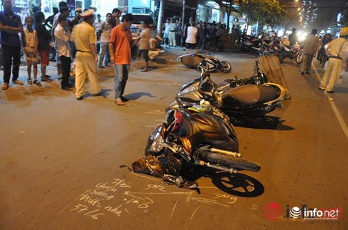 Vụ ô tô “điên” đâm hàng loạt xe máy: Một nạn nhân vẫn đang hôn mê - ảnh 1