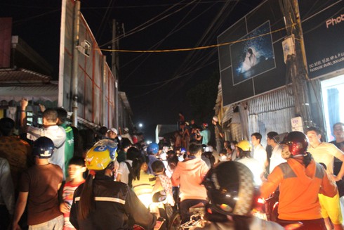 Đối tượng cầm dao xông vào ngân hàng cố thủ suốt 3 giờ bị thủng ruột - ảnh 9