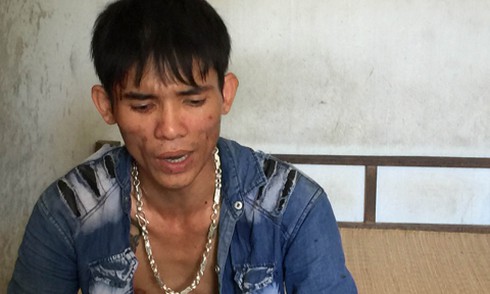 Vi phạm giao thông, nam thanh niên hung hãn vác dao chém cảnh sát giao thông - ảnh 1