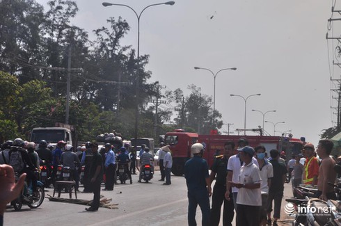 Cháy ở Đại lộ Bình Dương: Phá tường, tiếp cận nhiều hướng để dập