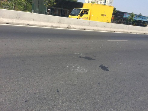 CSGT bị hai thanh niên lái xe máy tông gãy chân - ảnh 2