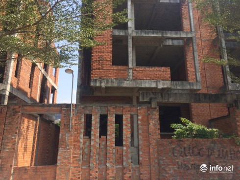 Bàng hoàng phát hiện thi thể người đàn ông treo cổ trong biệt thự đang xây - ảnh 1