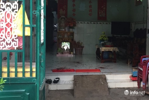 Một phụ nữ bị côn đồ dùng mã tấu lao vào nhà chém trọng thương - ảnh 1