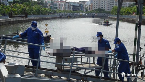 Kinh hoàng phát hiện thi thể người phụ nữ trên kênh Nhiêu Lộc-Thị Nghè - ảnh 1