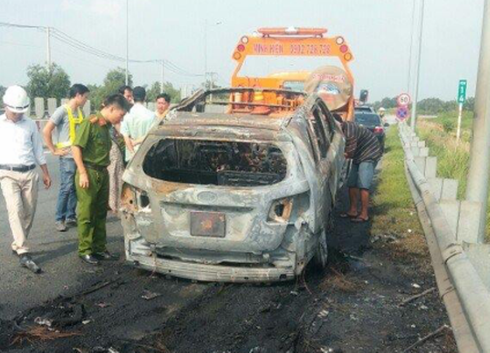 Cháy xe trên cao tốc và tai nạn nghiêm trọng làm 2 người thương vong - ảnh 3