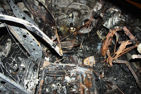 Tông người tử vong, ô tô kéo lê xe máy 4 km rồi cùng bốc cháy - ảnh 2