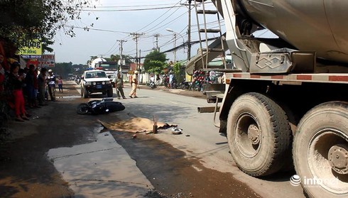 Người phụ nữ chết thảm vì tránh vũng nước - ảnh 1