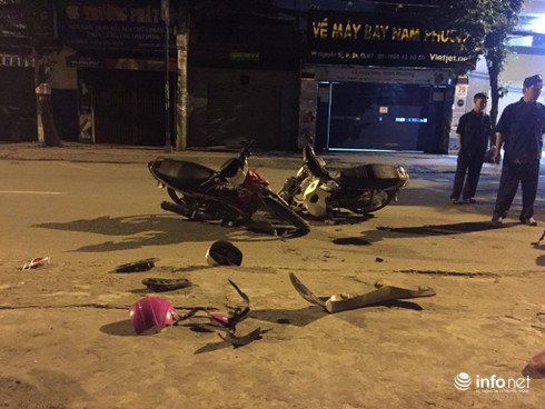 Xe máy đi ngược chiều gây tai nạn, 2 người bị thương nặng - ảnh 1