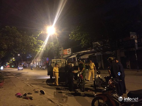 Xe máy đi ngược chiều gây tai nạn, 2 người bị thương nặng - ảnh 2