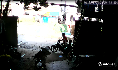 Giành lại Iphone 6 bị cướp, cô gái bị cướp đánh liên tiếp - ảnh 1