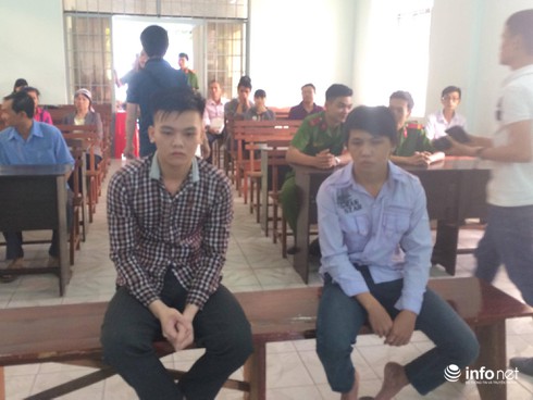 Xử vụ cướp bánh mì:VKS đề nghị 10-12 tháng tù, luật sư đề nghị hưởng án treo - ảnh 1