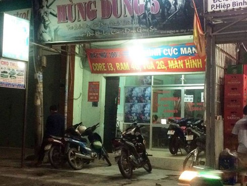 Ông bố khổ sở tìm con trong tiệm internet thì bị 3 thanh niên đánh, cướp xe - ảnh 1