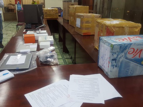 Chiêu thức tinh vi của gã lừa đảo tiền tỷ mua hàng loạt Iphone, Macbook - ảnh 2