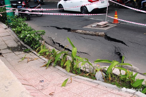 Sụt, nứt nghiêm trọng trên đường Trường Sa - ảnh 2