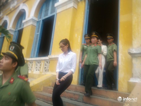 Tòa trả hồ sơ để làm rõ 16,5 tỷ là “hợp đồng tình ái” hay lừa đảo - ảnh 4