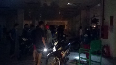 Thay nhớt, rửa xe hàng trăm xe máy cho sinh viên ĐH Quốc gia Tp.HCM bị ngập nước - ảnh 3