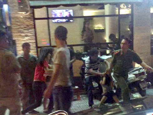 Vụ công an túm tóc người bán hàng rong: “Sai tới đâu, xử lý tới đó” - ảnh 1