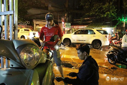 “Cứu hộ sửa chữa xe máy bị ngập nước cho bà con. Miễn phí” - ảnh 3