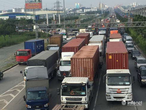 4 vụ tai nạn nghiêm trọng làm 2 người chết, ùn tắc kinh hoàng - ảnh 4