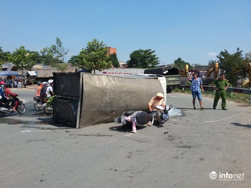 Xe máy tông dải phân cách làm 1 người chết; ô tô mất thắng gây tai nạn nghiêm trọng - ảnh 2