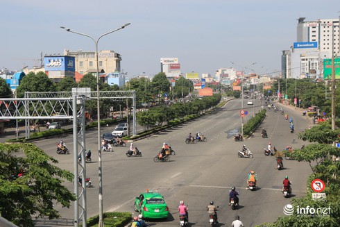 Đường phố TP. Hồ Chí Minh vắng lặng trong ngày cuối năm - ảnh 3