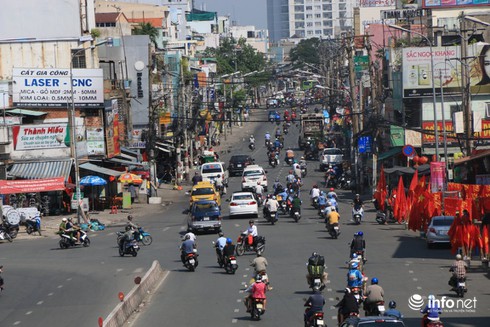 Đường phố TP. Hồ Chí Minh vắng lặng trong ngày cuối năm - ảnh 2