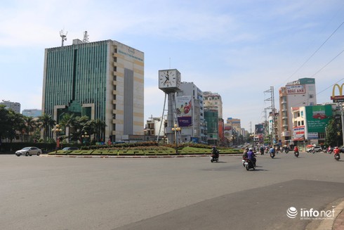 Đường phố TP. Hồ Chí Minh vắng lặng trong ngày cuối năm - ảnh 4