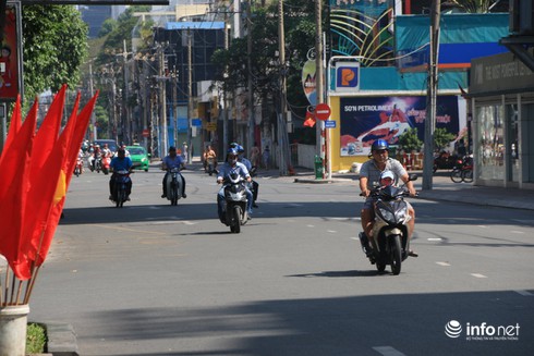 Đường phố TP. Hồ Chí Minh vắng lặng trong ngày cuối năm - ảnh 5