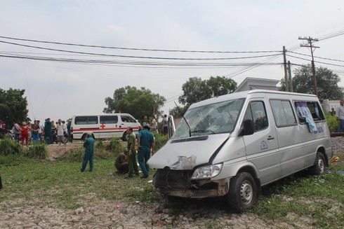 Đồng Nai: Tàu lửa tông xe khách, 2 người tử vong - ảnh 1