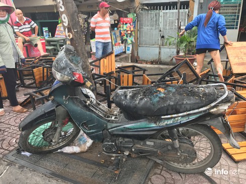 Tia lửa hàn xì thiêu rụi quán ăn trên đường Phạm Văn Đồng - ảnh 3