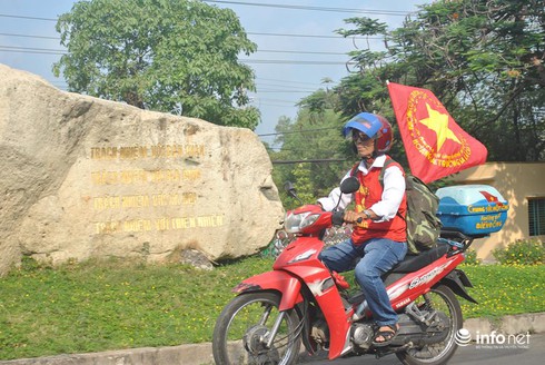Gặp nhạc sỹ xuyên Việt xin 100 ngàn chữ ký gửi chiến sỹ biên cương, hải đảo - ảnh 1